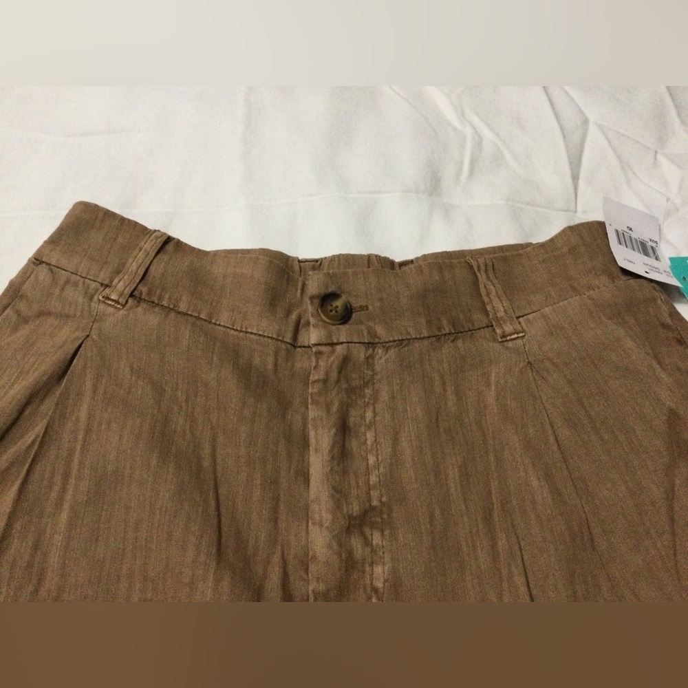 Kut from the Kloth Nicolette Line Short w/ Pleats Chocolate Size 10 - Picture 2 of 8